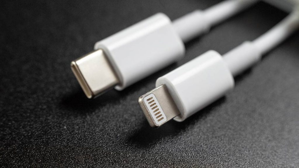 مجهز شدن آیفون به پورت USB-C